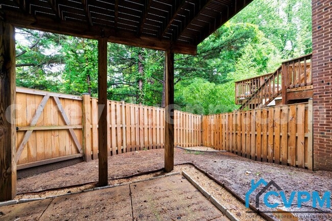 Building Photo - 400 Colonial Ridge Ln