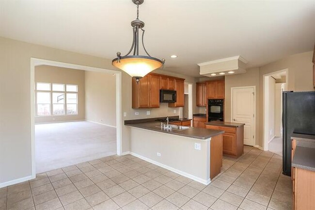 Building Photo - 530 Saratoga Circle