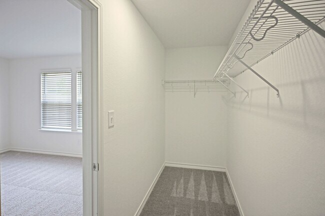 Building Photo - 951 Bluegrass Pt