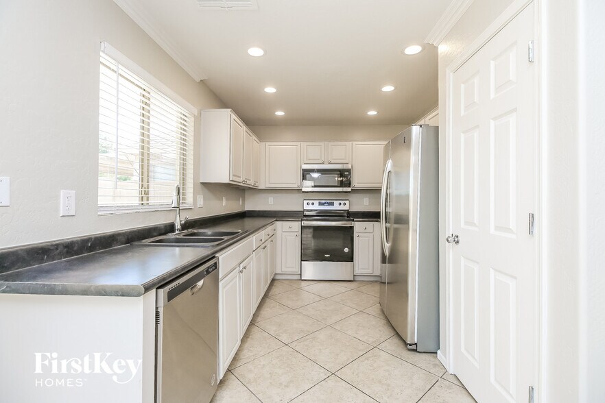 Building Photo - 2477 W Wrangler Way
