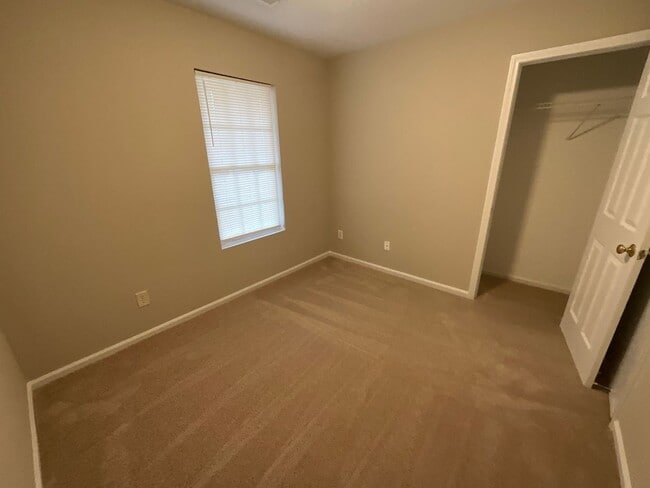 Building Photo - Ready to view! 3 bedroom, 2 bath Brick home in High Point near I-74