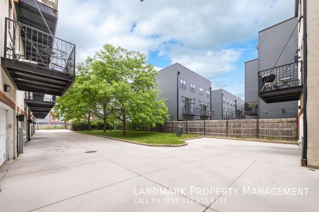 Building Photo - 838 E 45th St