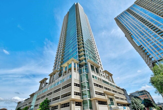 Building Photo - 300 Bowie St