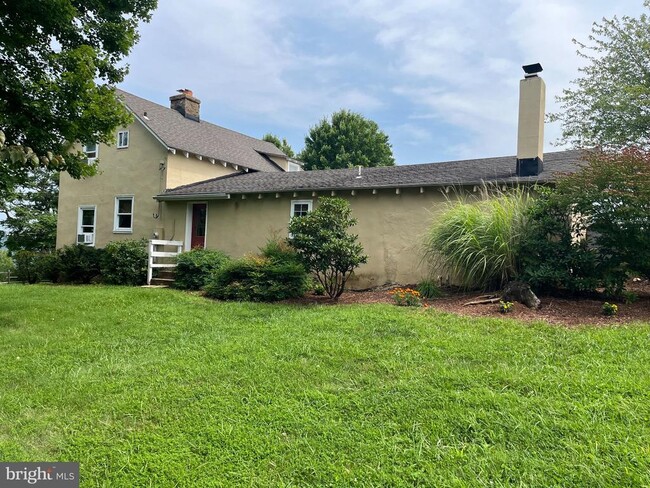 Building Photo - 5646 Merry Oaks Rd
