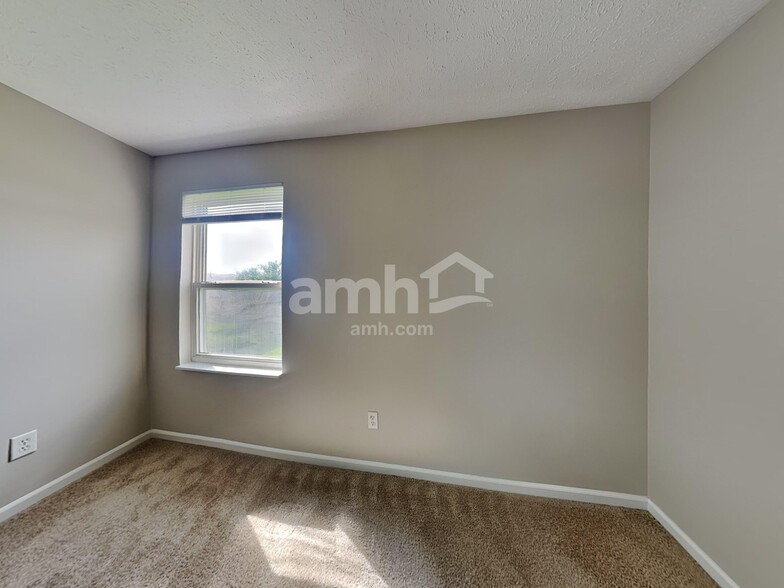 Building Photo - 10765 Standish Pl