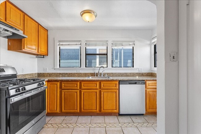 Building Photo - 1821 Encinal Ave