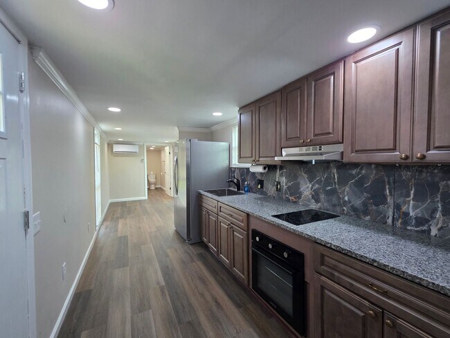 Building Photo - 8676 Sharon Ln