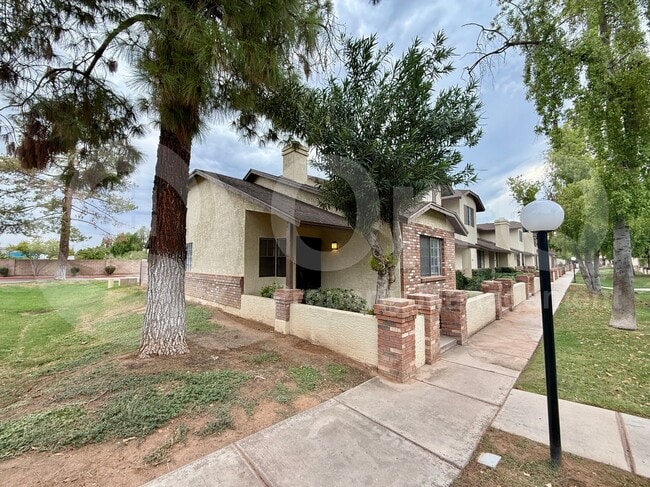 Building Photo - 170 E Guadalupe Rd