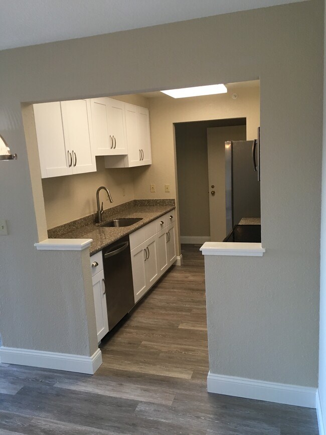 Kitchen w Appliances - 930 Mission Rd