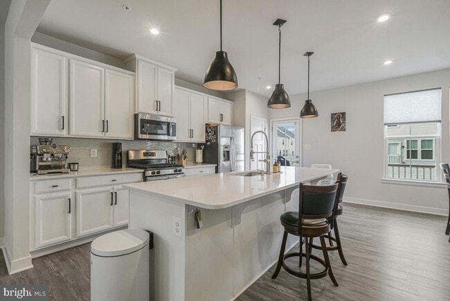 Building Photo - 3760 Charterhouse Alley