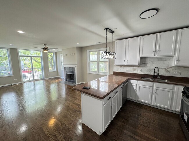 Building Photo - 5438 S Indiana Ave