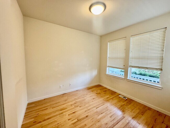 Building Photo - Sammamish Home.....