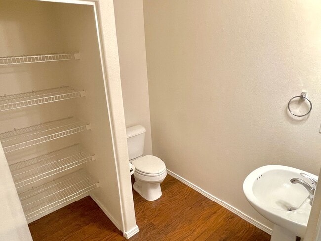 Building Photo - St. Johns Neighborhood Rowhouse with Detached Garage, Private Back Patio