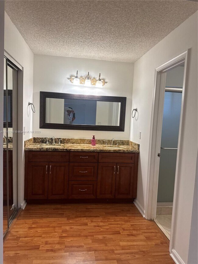 Building Photo - 928 SW 149th Terrace