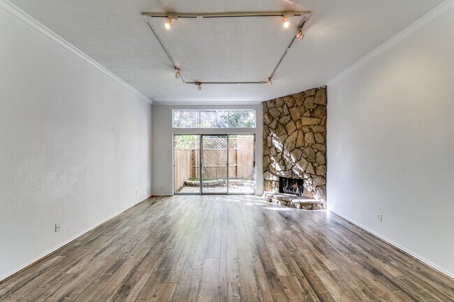 Building Photo - 2815 Welborn St