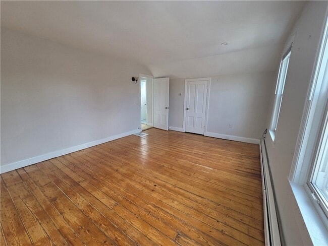 Building Photo - 292 Pleasant St