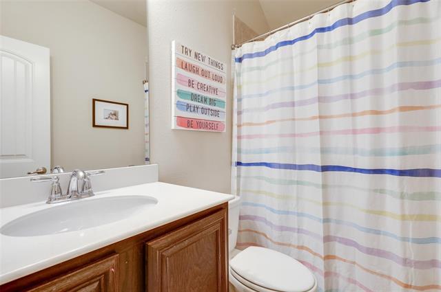 Building Photo - 3104 Oakcrest Dr