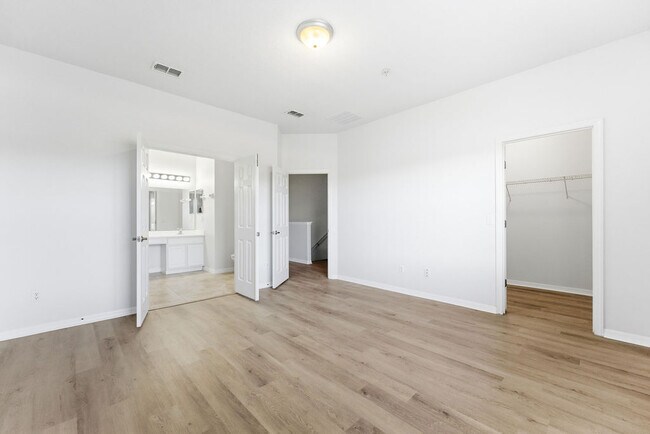 Building Photo - 2795 Oakwater Dr