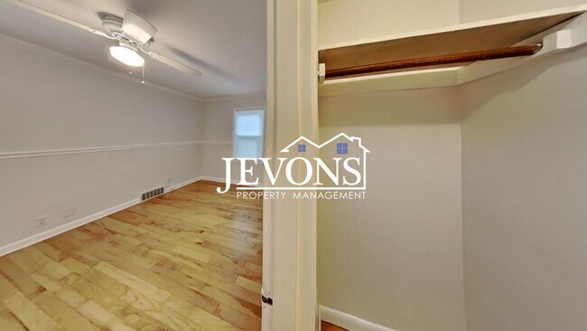 Building Photo - Beautiful single-family home in Seattle