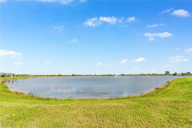 Building Photo - 607 Parkshore Lk Ave