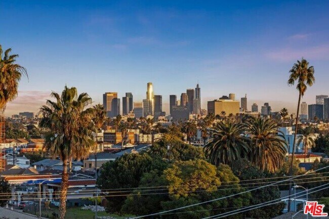 Building Photo - 307 N Wilton Pl