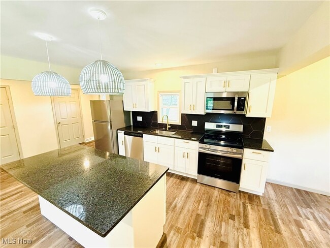 Building Photo - 466 Efts Ln