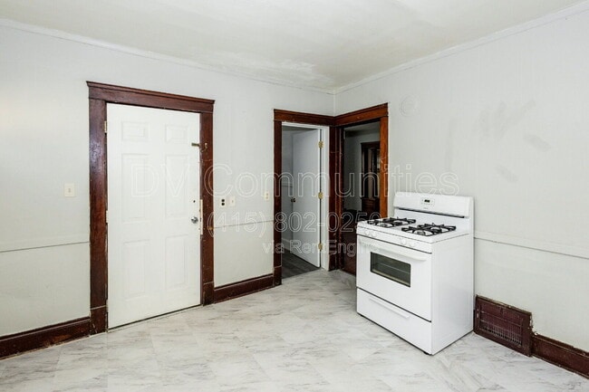 Building Photo - 3131 W 58th St