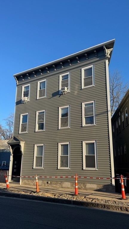 Building Photo - 62 River St