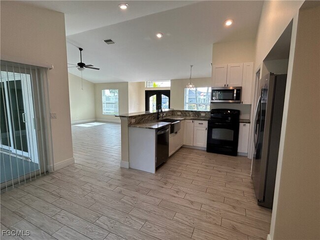 Building Photo - 2213 SW 13th St