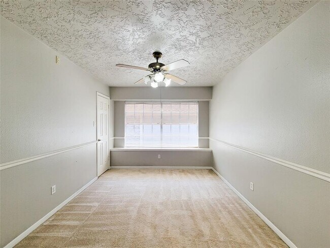 Building Photo - 8502 Canyon Pine Dr