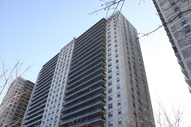 Building Photo - Concourse Village