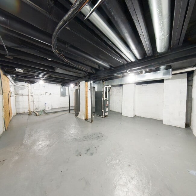 Building Photo - 2 Bedroom with Bonus Room Near Fairgrounds