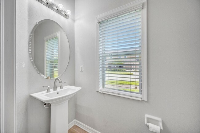 Building Photo - 6705 Holly Health Dr