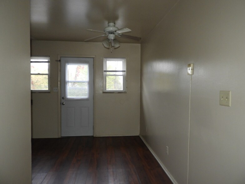 Building Photo - 6006 Dickson Rd