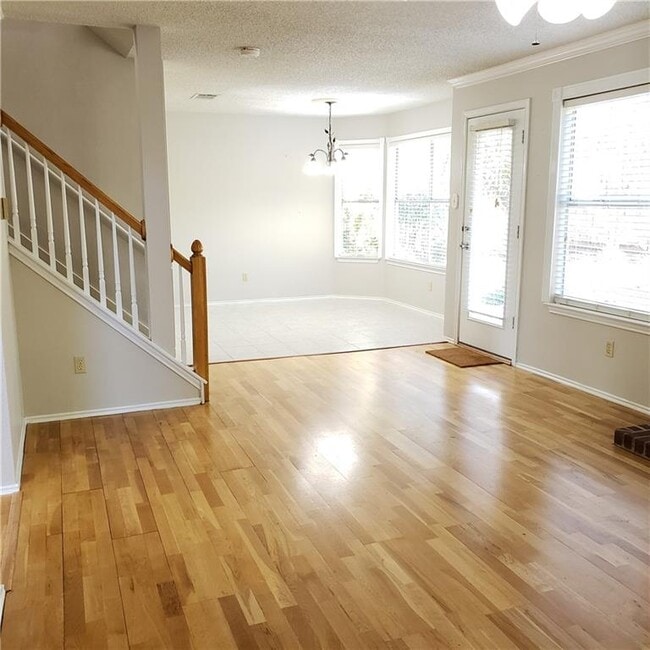 Building Photo - 8440 Fern Bluff Ave
