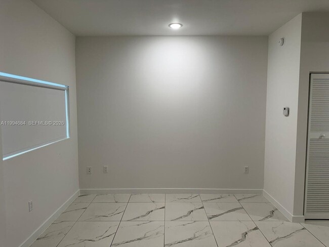 Building Photo - 420 SW 7th Ave