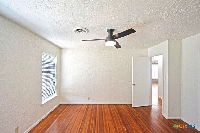 Building Photo - 268 E Mill St