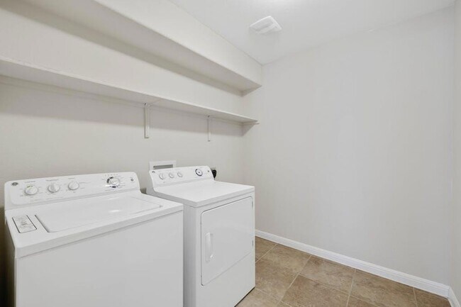 Building Photo - 421 Tula Trail