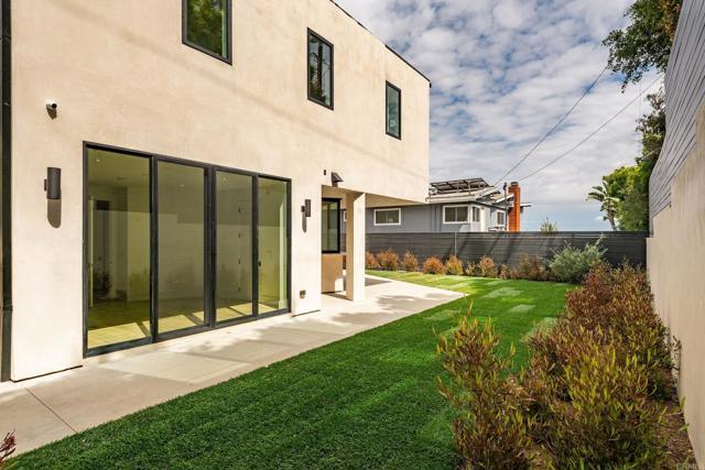 Building Photo - 1030 Centinela Ave