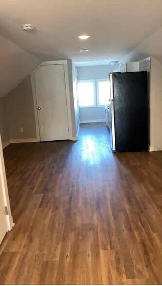 Building Photo - 222 Parkwood Ave