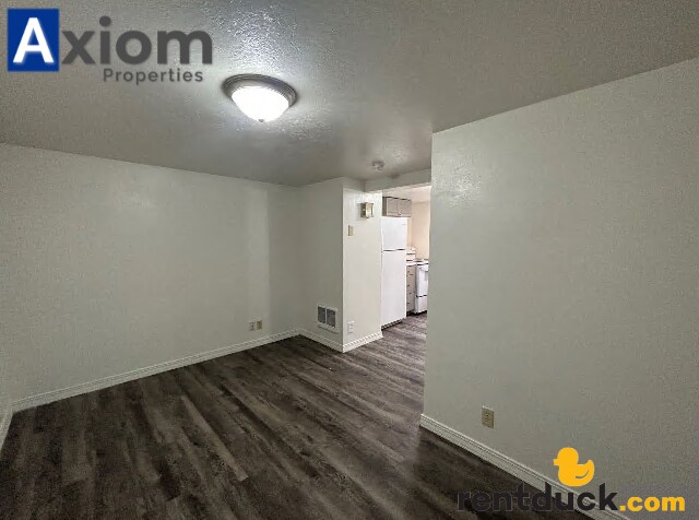 Building Photo - 322 S. 11th-Unit B (downstairs)