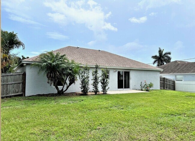 Building Photo - 1618 SW Morelia Ln