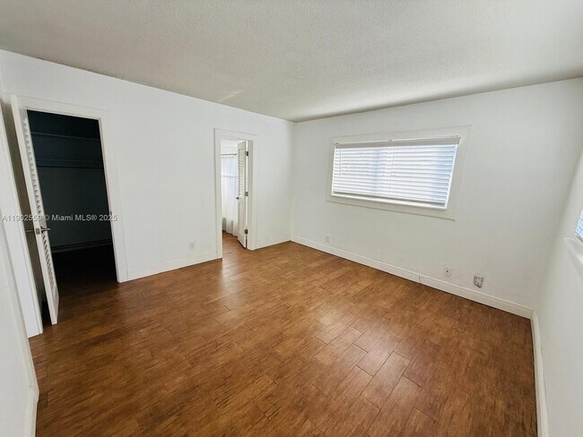 Building Photo - 1650 N Riverside Dr