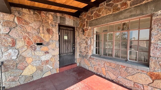 Building Photo - 2731 Idalia Ave