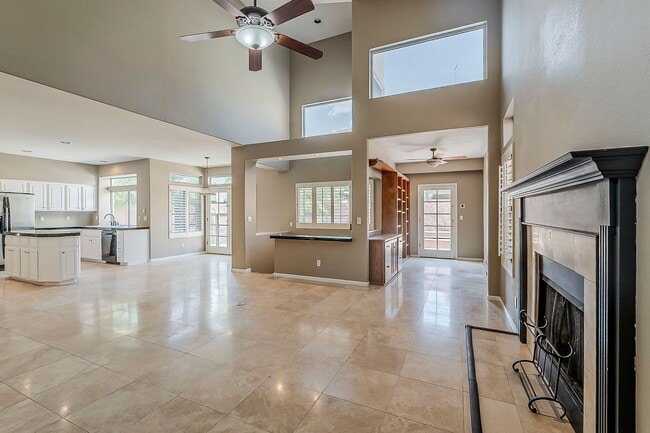 Building Photo - Welcome to your private Oasis!!