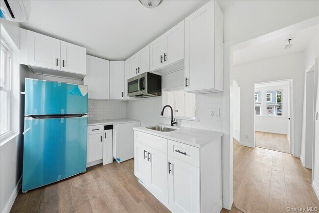 Building Photo - 17 Lamartine Ave