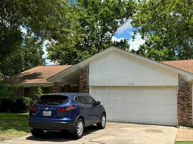 Building Photo - 5222 Valleyview Dr