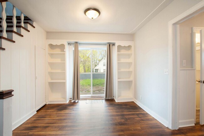 Building Photo - 348 Quimby St NE