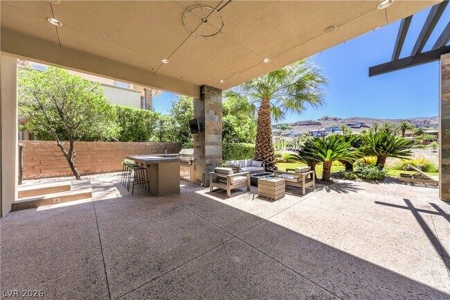 Building Photo - 1501 Foothills Village Dr