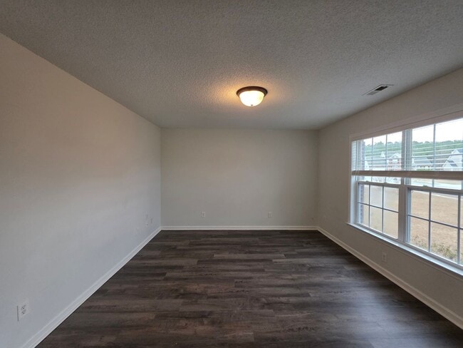 Building Photo - 104 Londonberry Ln